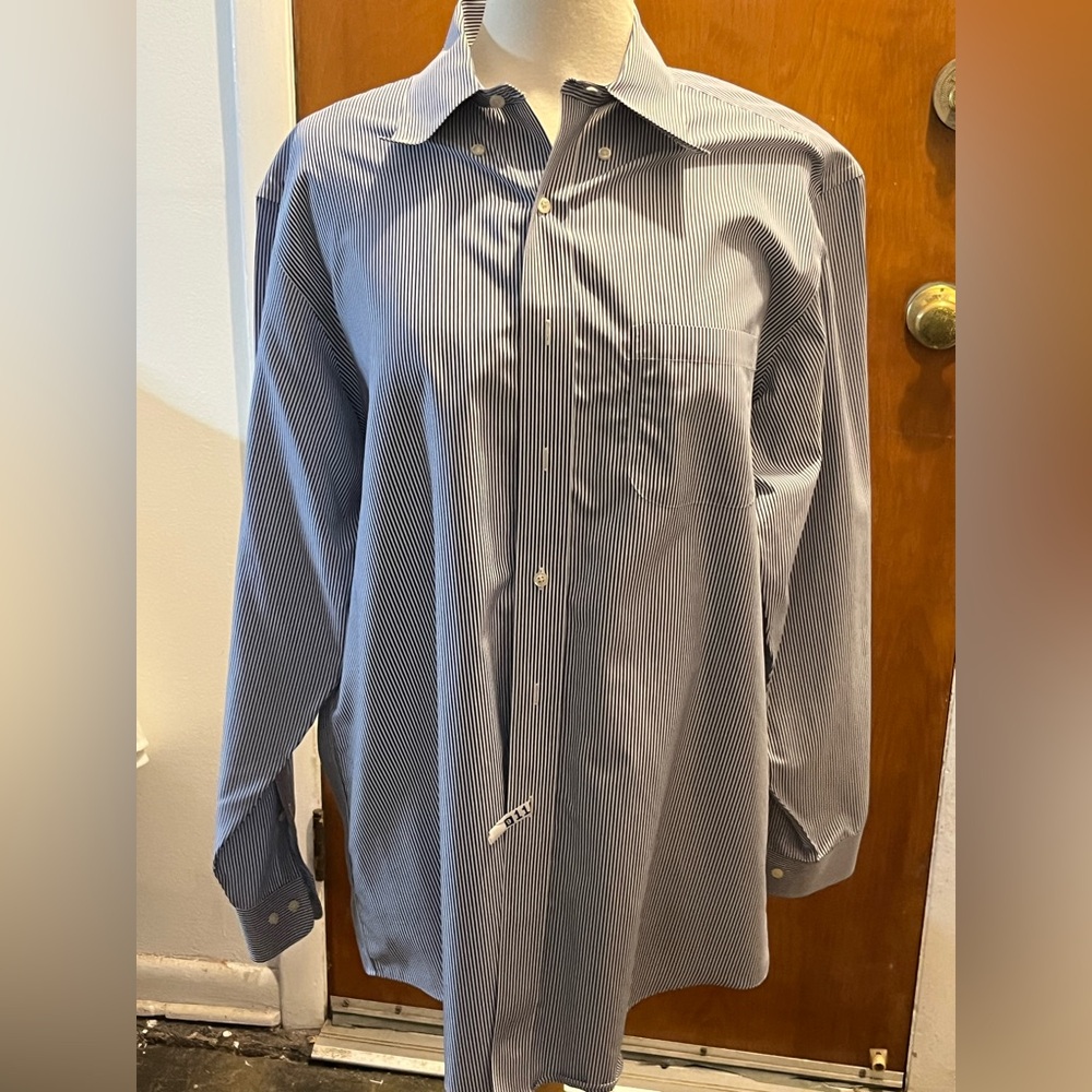 Brooks Brothers Men’s Navy Pinstripe Dress Shirt. Size 16 1/2 4/5. EUC
